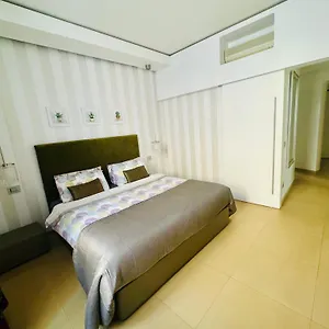 Interno 5 Italia
